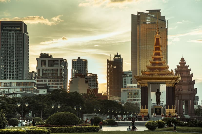 Phnom Penh skyline at dusk with the Independence Monument